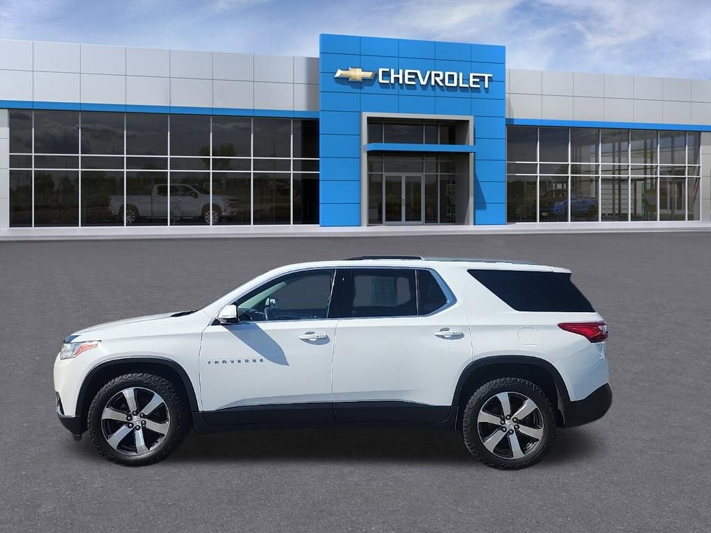 Used 2018 Chevrolet Traverse 3LT with VIN 1GNEVHKW5JJ235729 for sale in Hastings, Minnesota