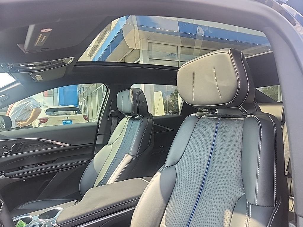 2024 Cadillac LYRIQ Luxury 1