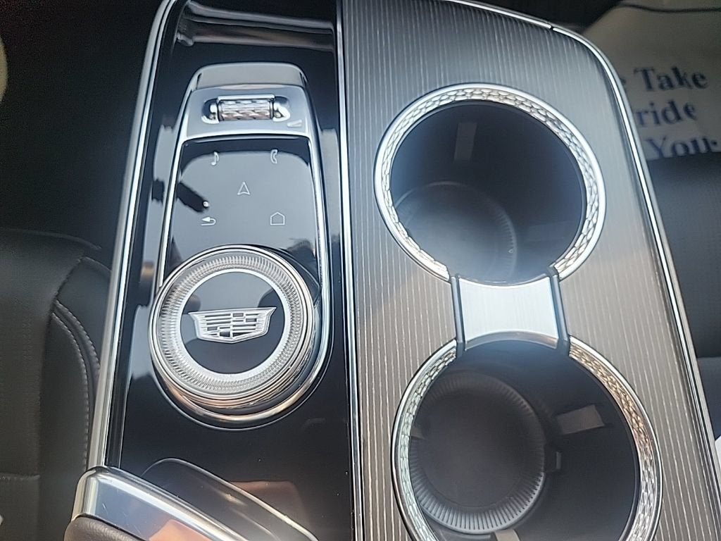 2024 Cadillac LYRIQ Luxury 1