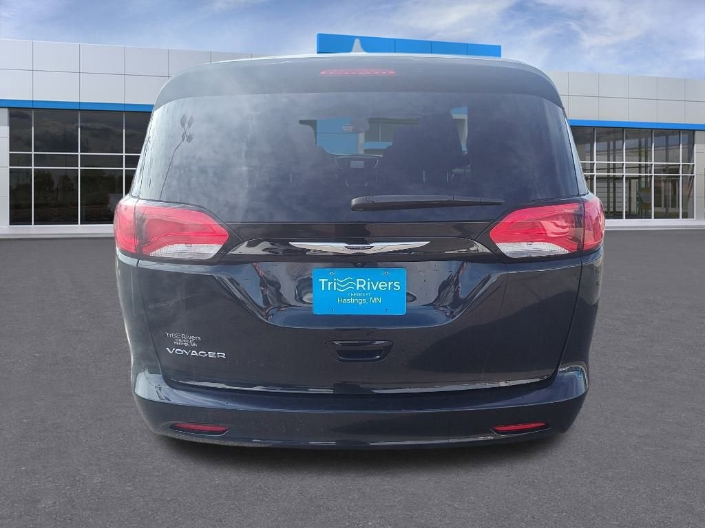 2023 Chrysler Voyager LX