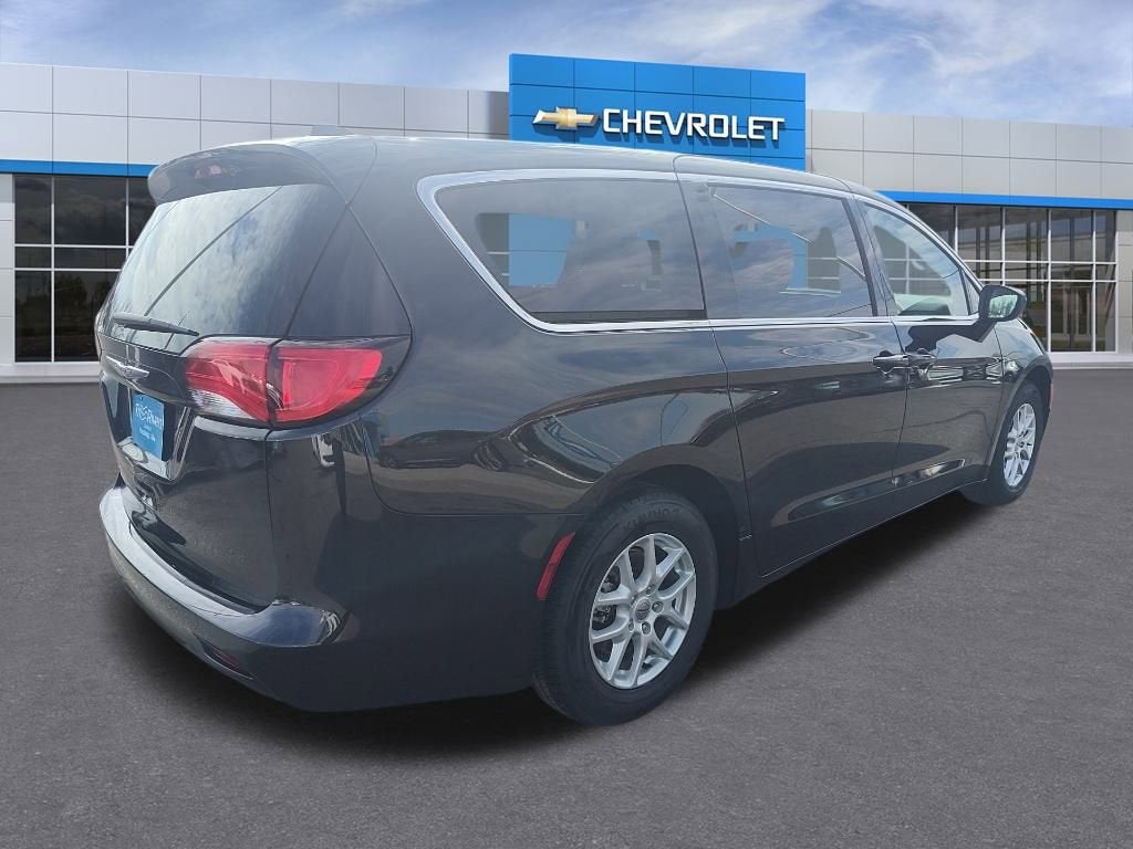 2023 Chrysler Voyager LX