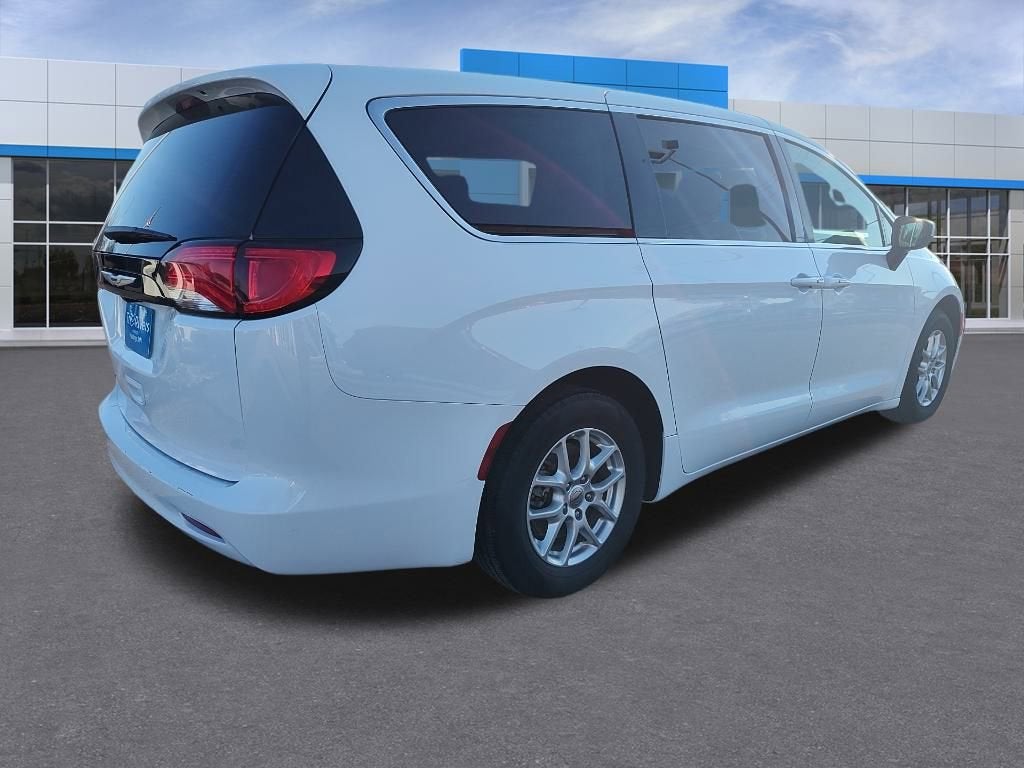 2023 Chrysler Voyager LX