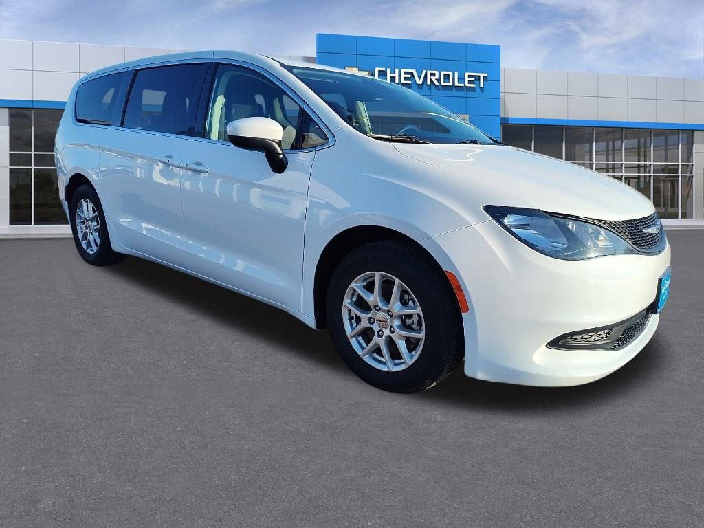 2023 Chrysler Voyager LX