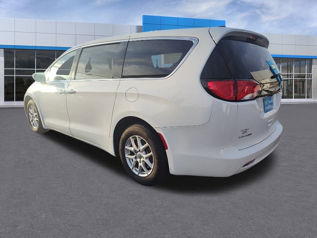 2023 Chrysler Voyager LX