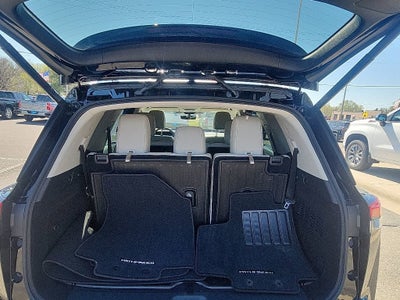 2025 Nissan Pathfinder SL 4WD