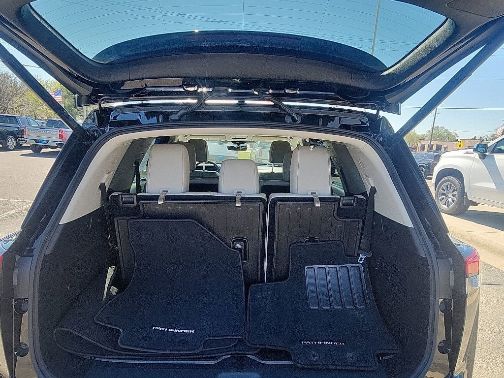 2025 Nissan Pathfinder SL 4WD