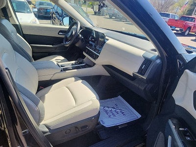 2025 Nissan Pathfinder SL 4WD