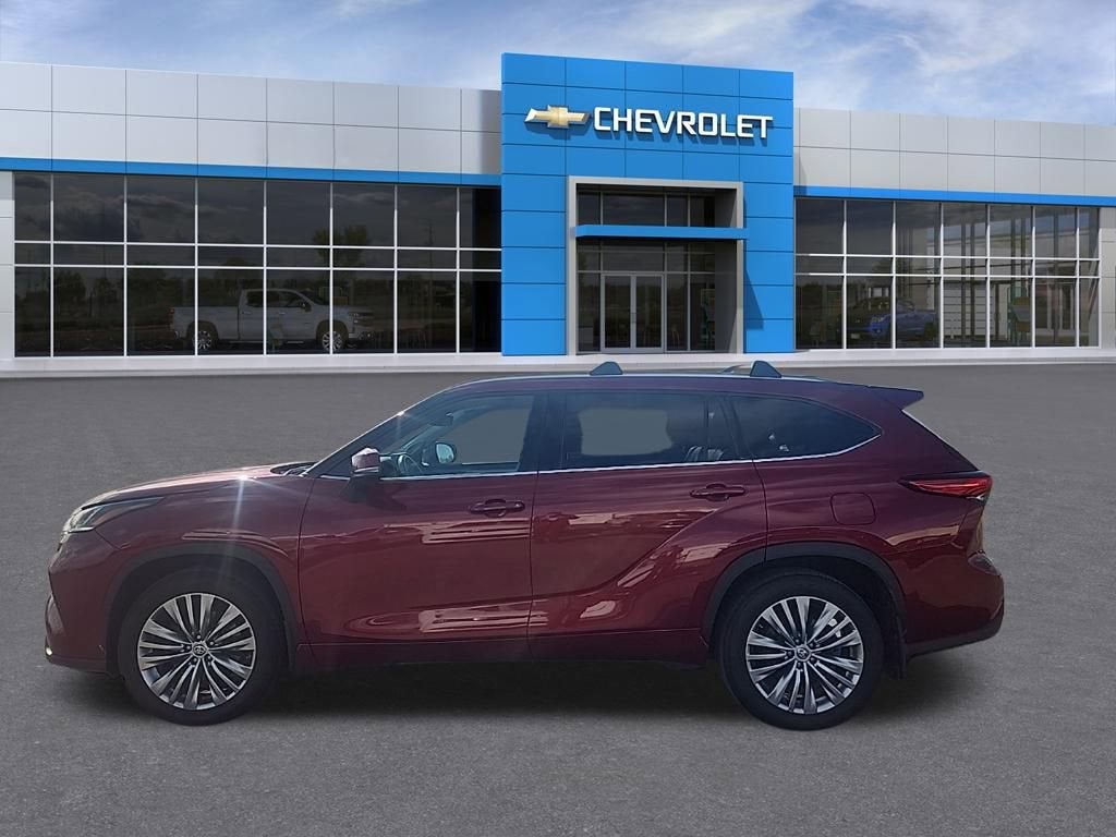 Used 2023 Toyota Highlander Platinum with VIN 5TDKDRBH4PS010364 for sale in Hastings, Minnesota