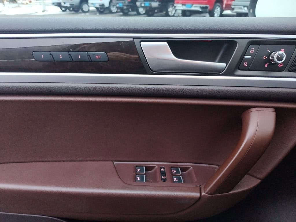 2014 Volkswagen Touareg 4dr Hybrid